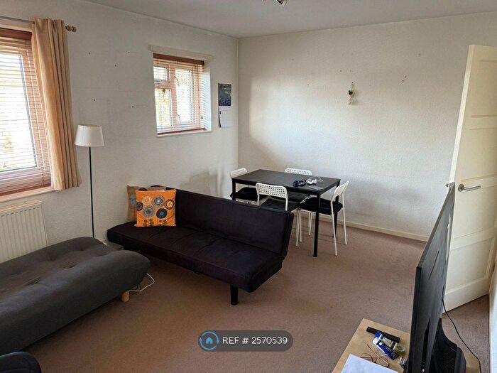 2 Bedroom Flat To Rent In Barns Road, Oxford, OX4