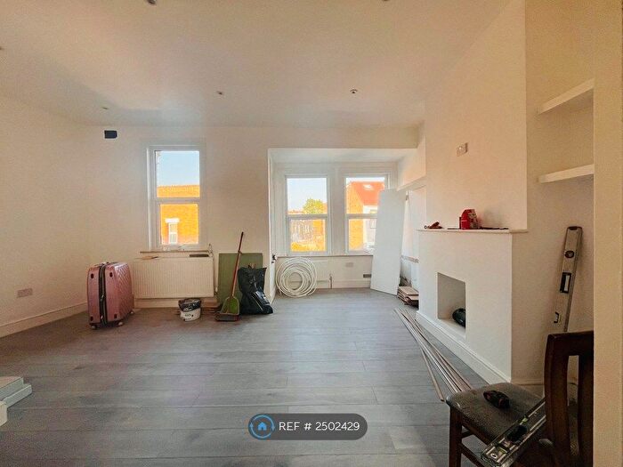 2 Bedroom Flat To Rent In Howard Road, London, N15