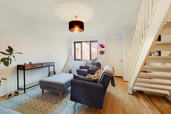 3 Bedroom House To Rent In Rosethorn Close, Balham, SW12