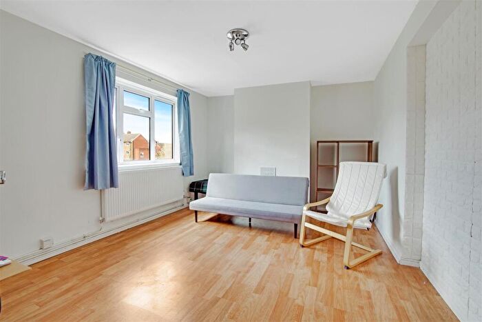 3 Bedroom Apartment To Rent In Cobham Close, Bromley, BR2