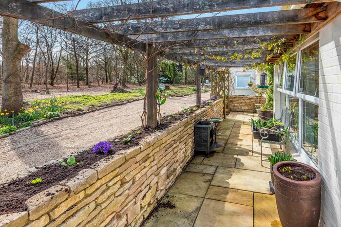 4 Bedroom Bungalow To Rent In Littleworth Road, Burnham, Slough, SL1