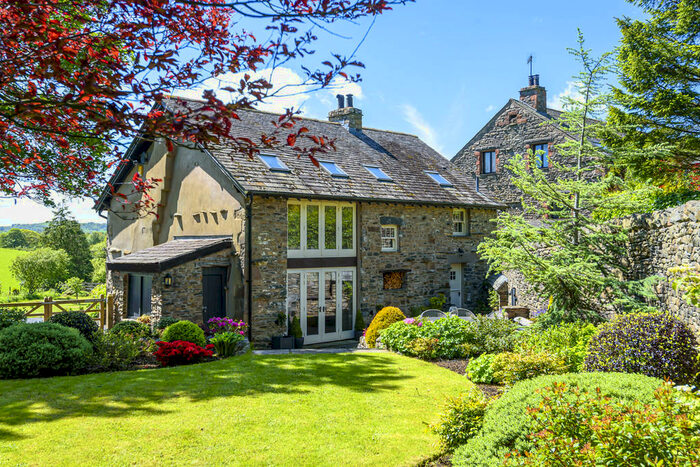 3 Bedroom Farm House For Sale In Mires Head Farmhouse, Grayrigg, LA8