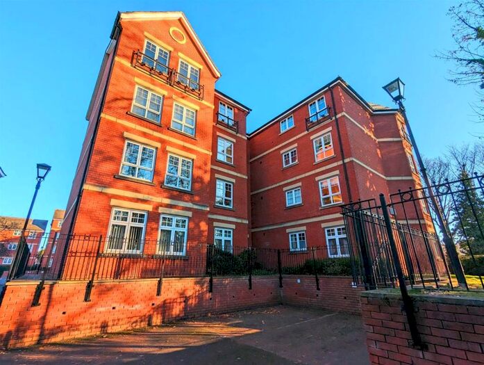 2 Bedroom Flat To Rent In St. Peters Close, Bromsgrove, B61