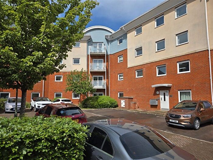 2 Bedroom Flat For Sale In Burrage Road, Redhill, RH1