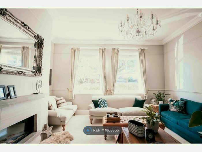 2 Bedroom Flat To Rent In Summersbury Drive, Shalford, GU4