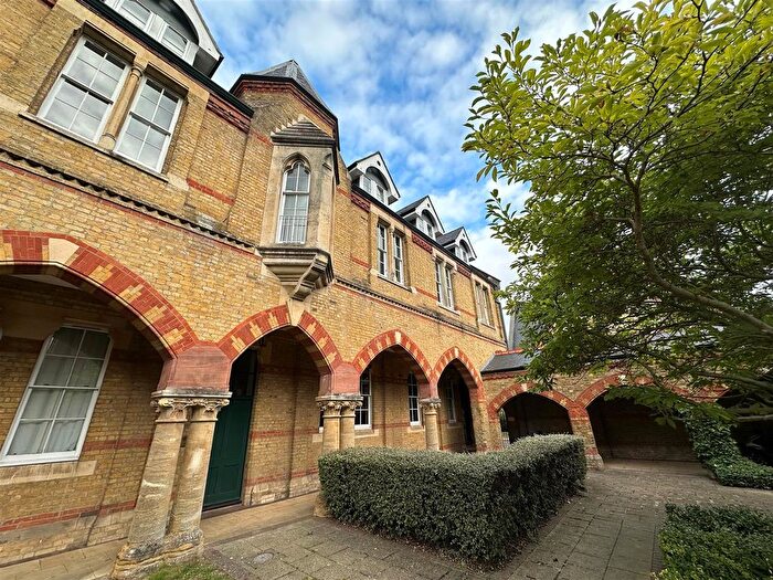2 Bedroom Flat To Rent In Keele Close, Watford, WD24