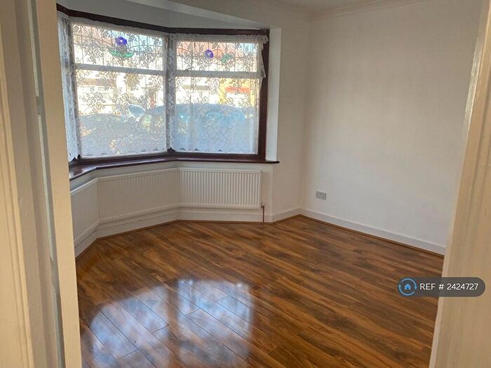 3 Bedroom End Of Terrace House To Rent In Roedean Avenue, Enfield, EN3