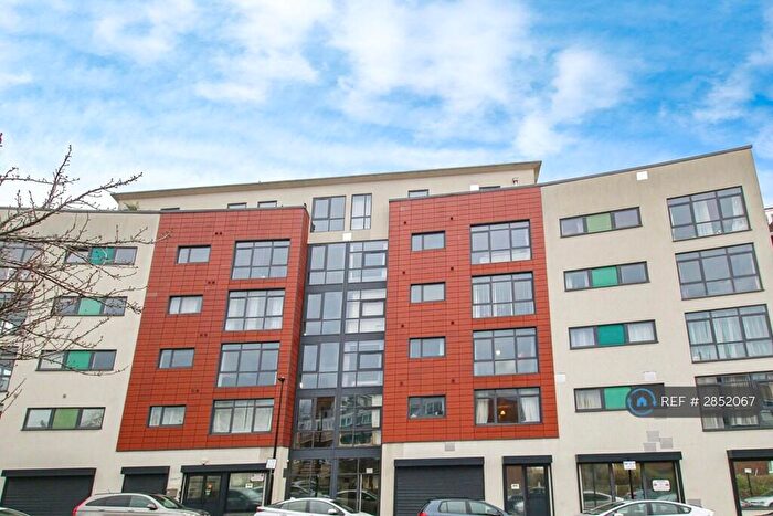 2 Bedroom Flat To Rent In Copenhagen Place, London, E14