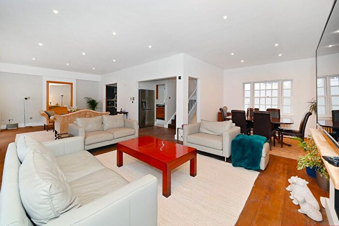 5 Bedroom Terraced House To Rent In Eaton Mews North, Belgravia, London, SW1X