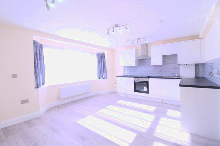 3 Bedroom Flat To Rent In Manor Road, Dagenham, RM10