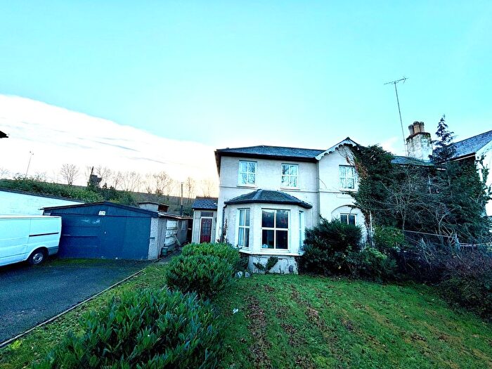 4 Bedroom Semi Detached House For Sale In The Avenue, Egham, Surrey, TW20