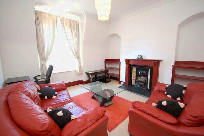 1 Bedroom Apartment To Rent In Hollybank Place, City Centre, Aberdeen, AB11