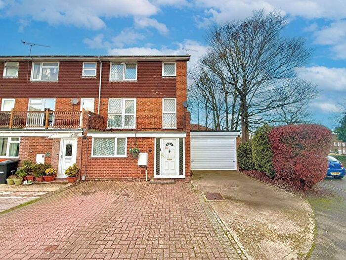 5 Bedroom End Of Terrace House For Sale In Beale Street, Dunstable, LU6