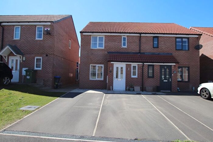3 Bedroom Semi-Detached House For Sale In Parklands Avenue, Humberston, DN36