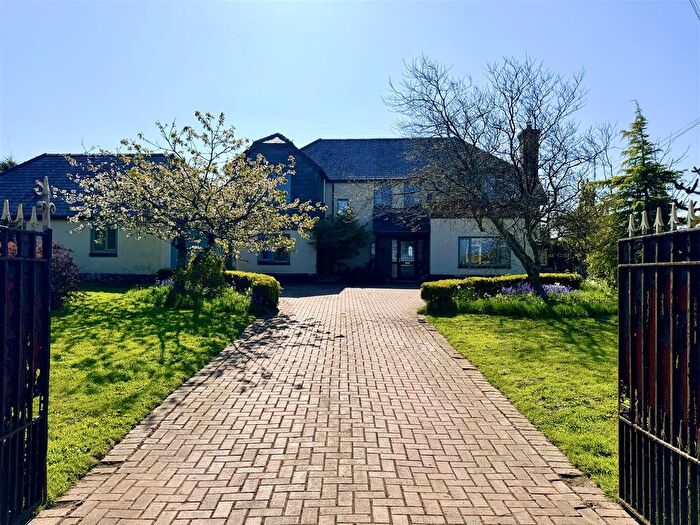 5 Bedroom Detached House For Sale In Maesybont, Llanelli, SA14