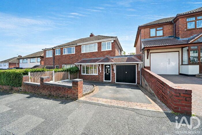 3 Bedroom Semi Detached House For Sale In Queens Crescent, Bilston, WV14