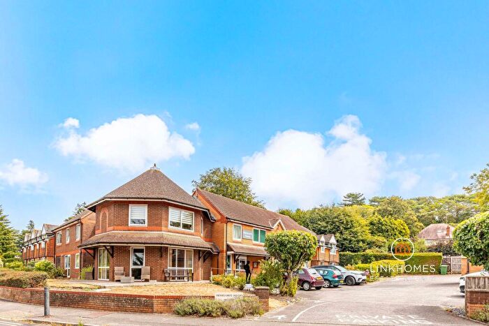 1 Bedroom Retirement Property For Sale In Wentworth Drive, Broadstone, BH18