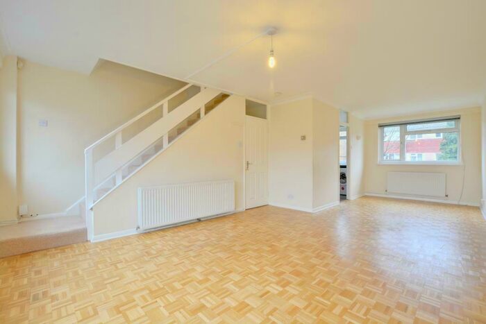 2 Bedroom Flat To Rent In Alanthus Close, Lee, London, SE12
