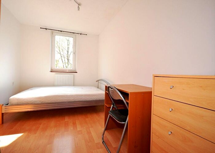 3 Bedroom Flat To Rent In Manchester Road, Canary Wharf, E14