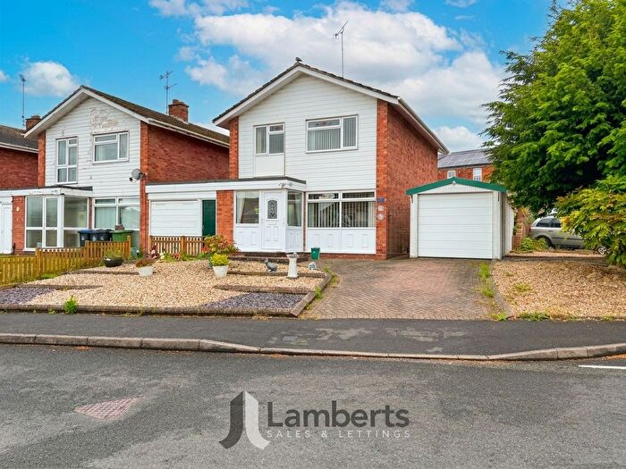 3 Bedroom Detached House For Sale In Albury Road, Studley, B80