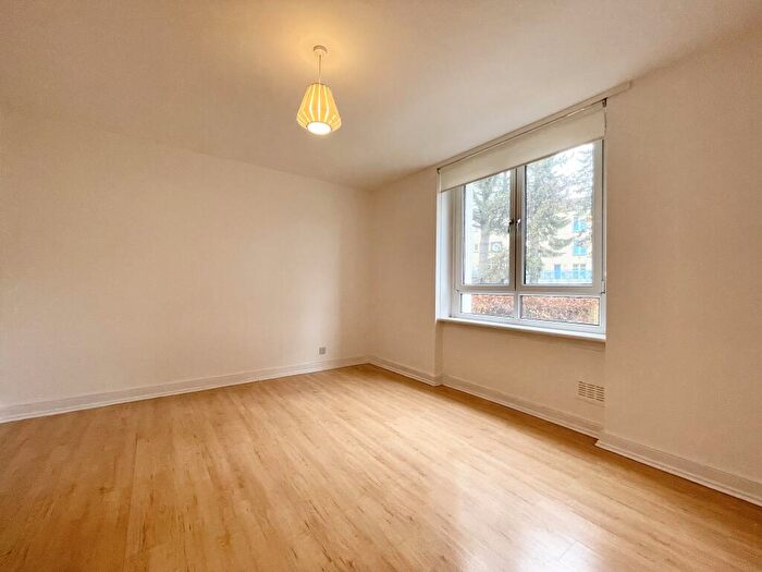 2 Bedroom Apartment To Rent In Millroad Street, Glasgow, G40