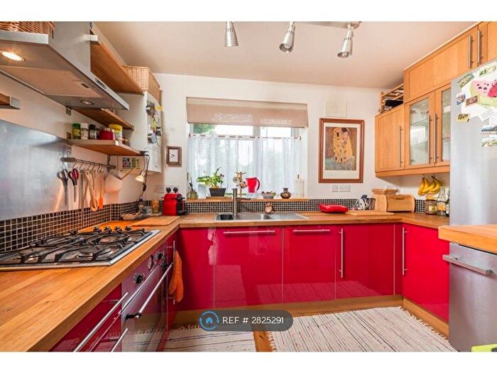 2 Bedroom Flat To Rent In Banbury Road, Oxford, OX2