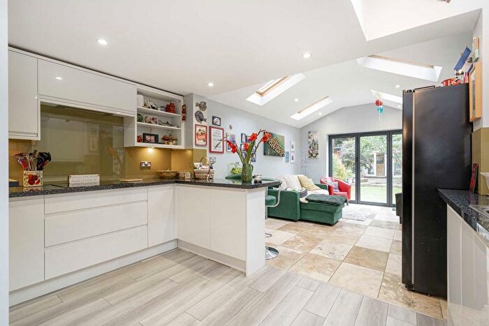 4 Bedroom Property For Sale In Holly Bush Lane, Hampton, TW12