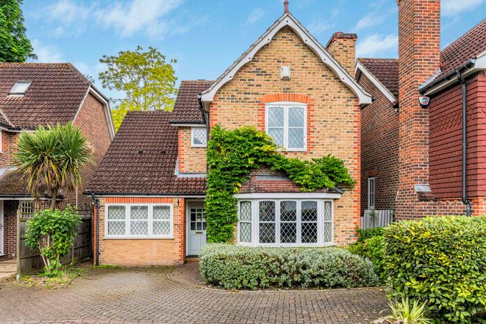 3 Bedroom Detached House To Rent In Convent Close, Beckenham, BR3