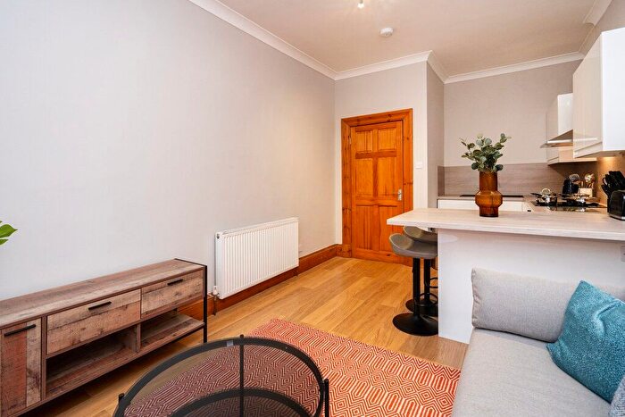 2 Bedroom Flat To Rent In Dumbarton Road, Whiteinch, Glasgow, G14