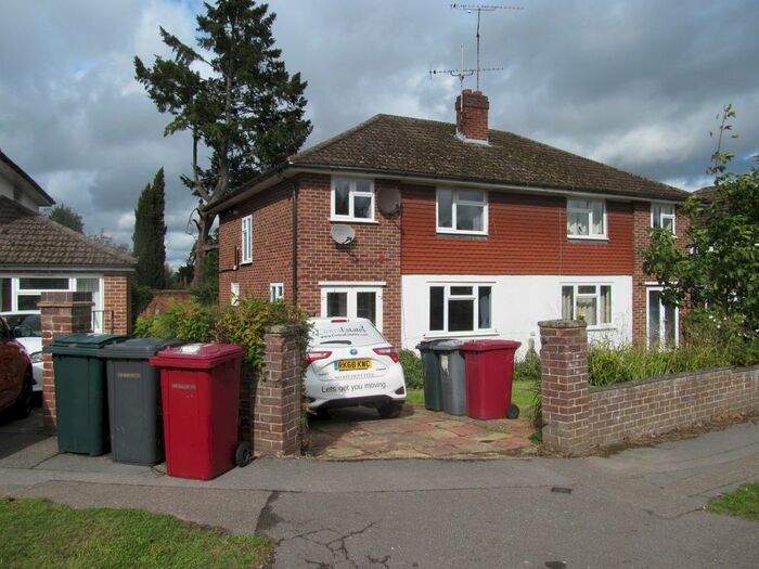 4 Bedroom Semi-Detached House To Rent In Waybrook Crescent, Reading, RG1