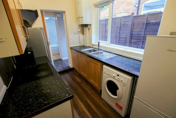 5 Bedroom House To Rent In Heeley Road, Birmingham, B29