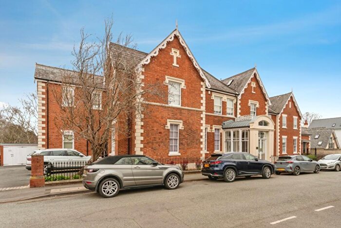 2 Bedroom Flat For Sale In Victoria Crescent, Chester, Cheshire, CH4