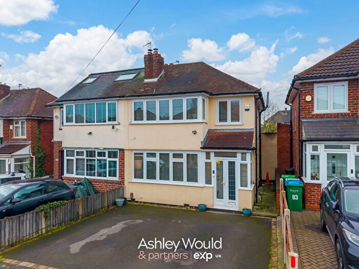 3 Bedroom Semi-Detached House For Sale In Grafton Road, Oldbury, B68