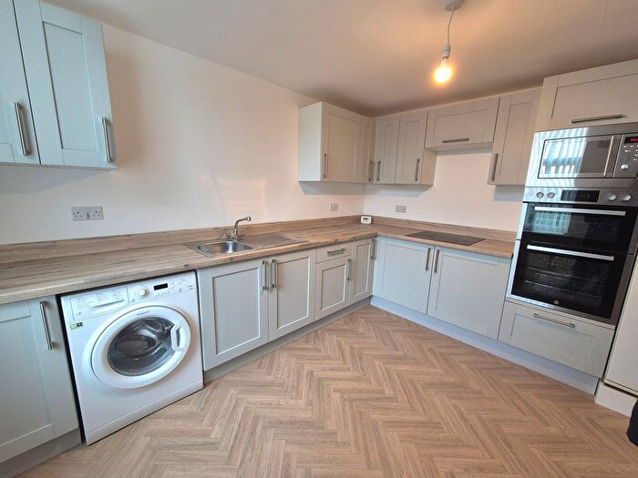3 Bedroom Flat To Rent In Mottram Road, Stalybridge, SK15