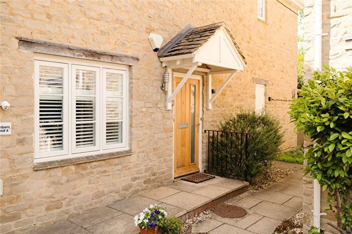 3 Bedroom Flat For Sale In Burford Hill Mews, Burford, Oxfordshire, OX18