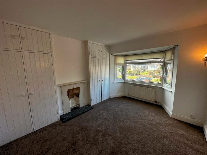 3 Bedroom House To Rent In Wagon Lane, Solihull, B92