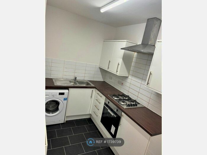 2 Bedroom Flat To Rent In Castle Street, Paisley, PA1