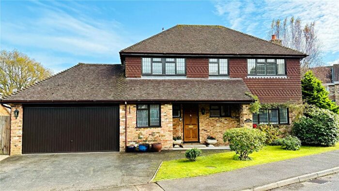 4 Bedroom Detached House For Sale In Sheringham Close, Staplecross, Robertsbridge, East Sussex, TN32