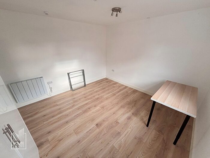 Studio To Rent In High Road, Leyton, E15