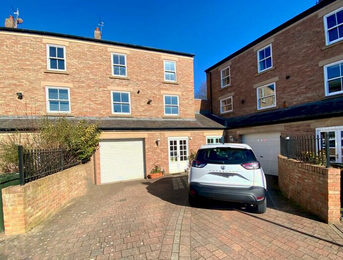 5 Bedroom House To Rent In Spring Gardens Court, North Shields, NE29