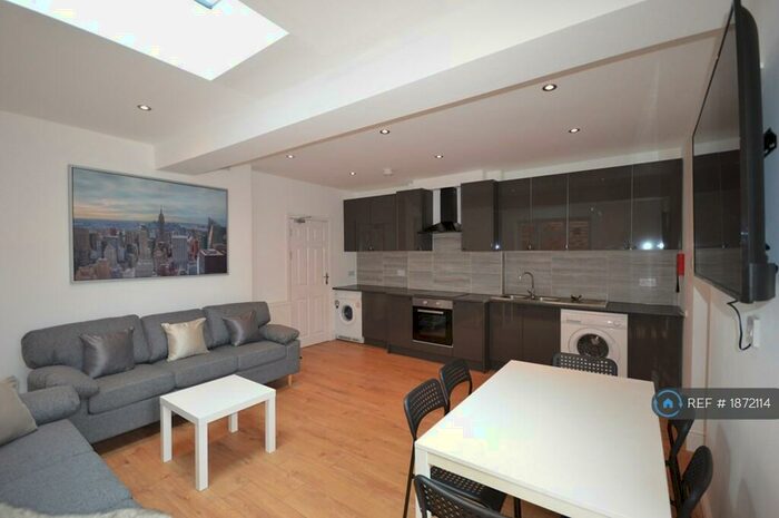 6 Bedroom Detached House To Rent In Cardigan Road. Winton, Bournemouth, BH9