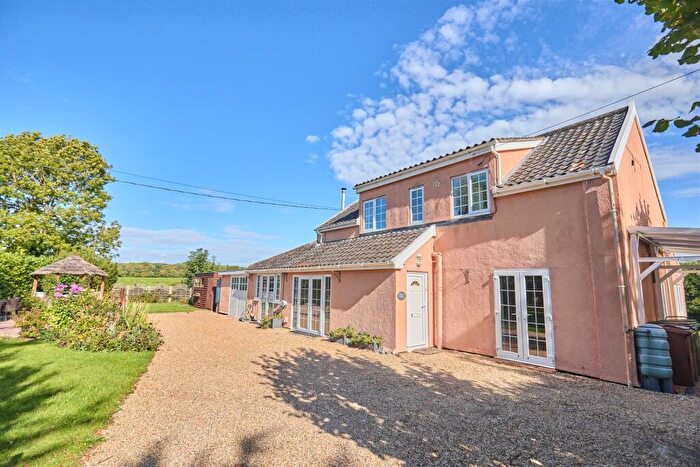 4 Bedroom Detached House For Sale In The Street, Fersfield, IP22