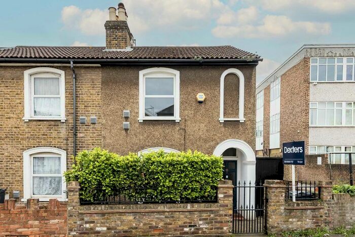 2 Bedroom Property To Rent In Cross Lances Road, Hounslow, TW3