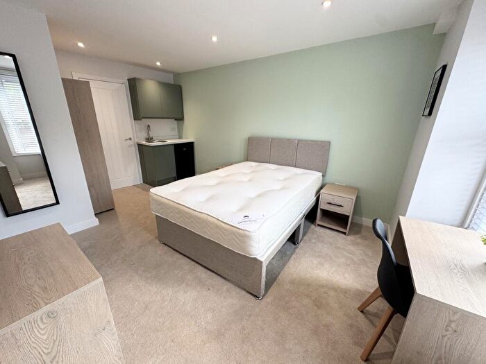 Studio To Rent In Room, Green Road, Poole, BH15