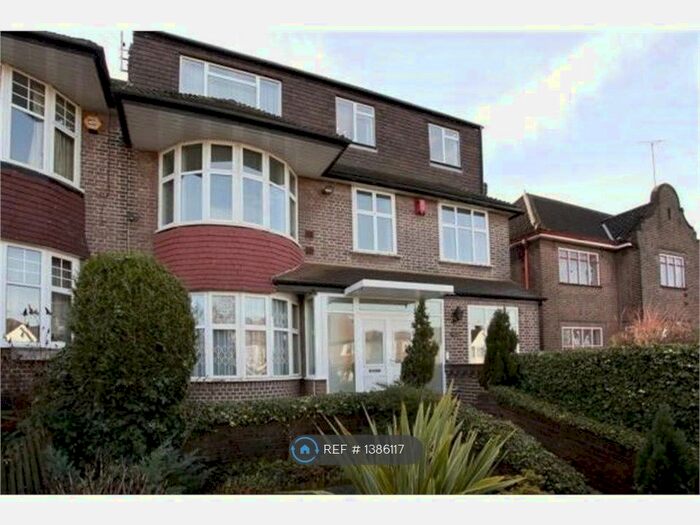 7 Bedroom Semi-Detached House To Rent In Bridge Lane, London, NW11