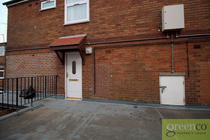 2 Bedroom Maisonette To Rent In Park View, Oldham, OL9