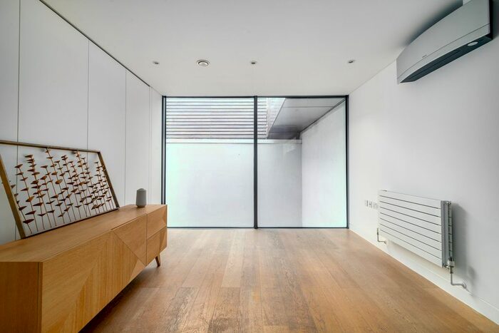 2 Bedroom Flat To Rent In Berwick Street, Soho, W1F