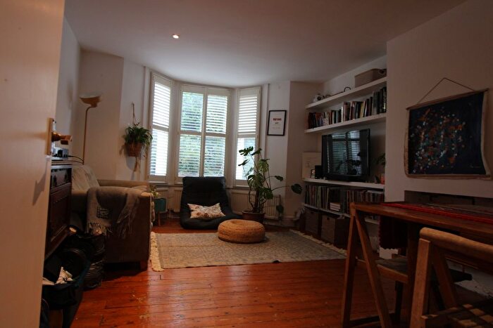 2 Bedroom Flat To Rent In Camberwell, SE5