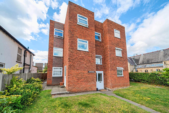 3 Bedroom Apartment For Sale In Granville Road, Sidcup, DA14