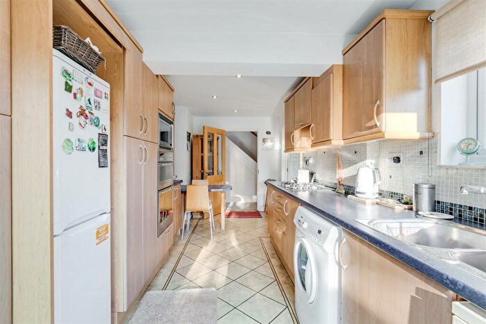 4 Bedroom Detached House For Sale In Pear Tree Dell, Letchworth Garden City, SG6
